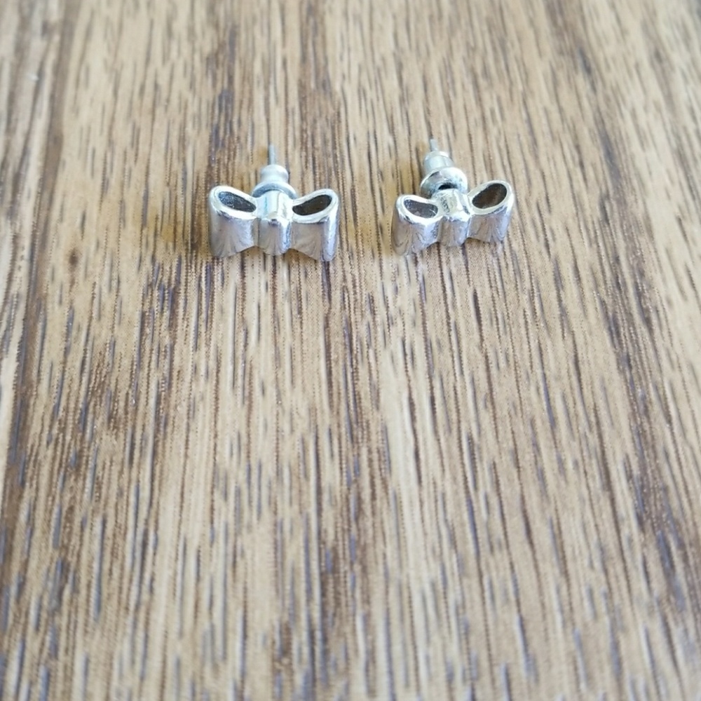 Bow earrings